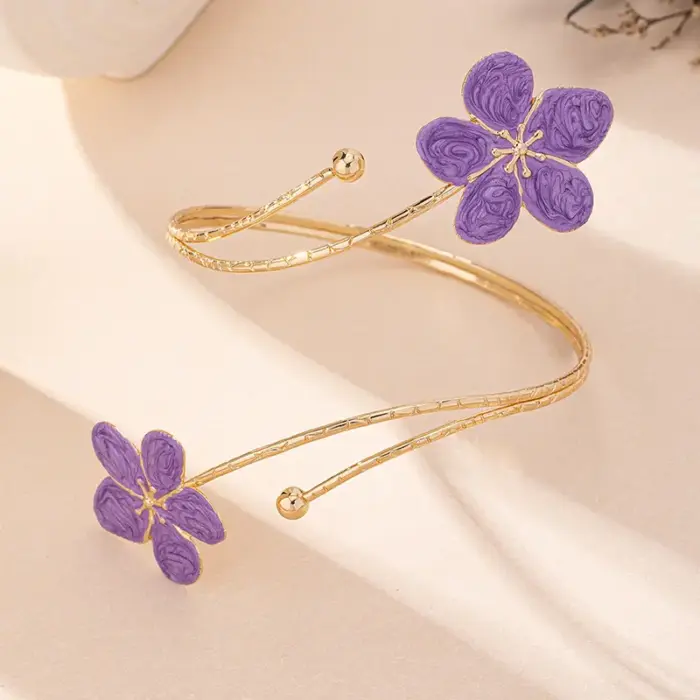 A high-end enamel flower bracelet that's a best-selling cross-border e-commerce item. A high-end enamel flower bracelet that's a best-selling cross-border e-commerce item.