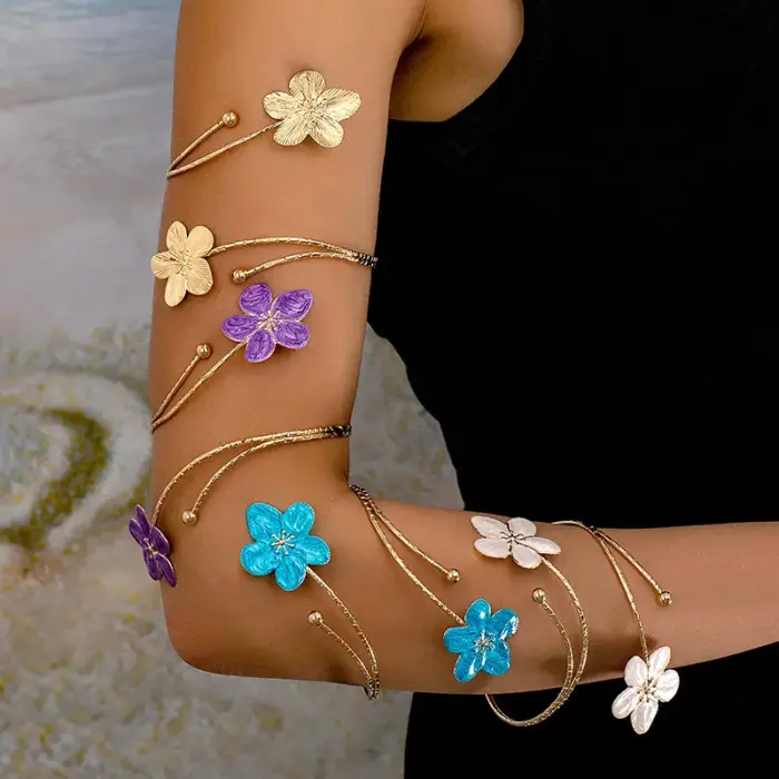 A high-end enamel flower bracelet that's a best-selling cross-border e-commerce item. A high-end enamel flower bracelet that's a best-selling cross-border e-commerce item.