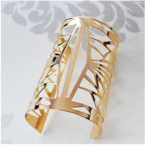 European and American fashionable bracelets, popular style hollow bracelets with exaggerated and personalized patterns