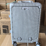 3a65c4c8d807482fba0e05f81e66390f.png Factory wholesale 20-inch front-opening aluminum frame trolley case, stylish student carry-on suitcase with combination lock, gift set.