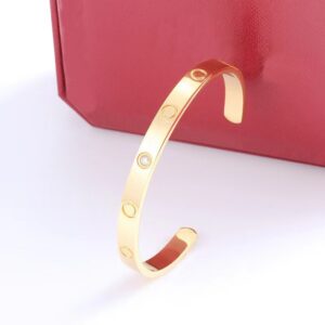 Factory direct sales of C-shaped bracelets, colorfast, European and American style stainless steel couple bracelets, for export and cross-border trade.