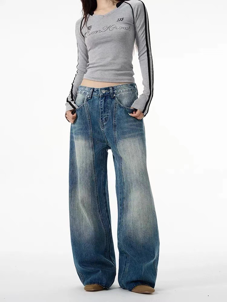 Banana-Shaped Deconstructed Curved Blade Jeans with 3 D Cut