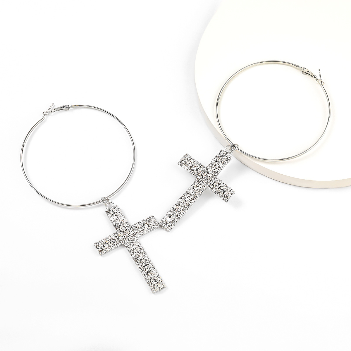 Geometric Diamond-Cut Cross Claw Chain Earrings for Women Geometric Diamond-Cut Cross Claw Chain Earrings for Women