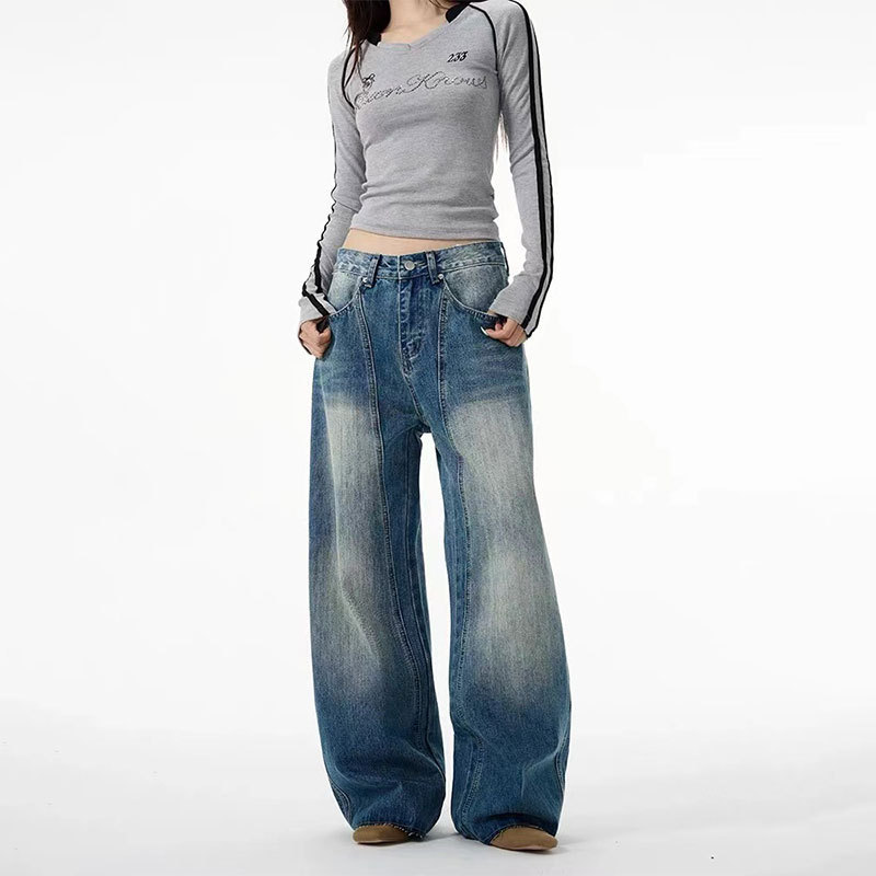 Banana-Shaped Deconstructed Curved Blade Jeans with 3 D Cut