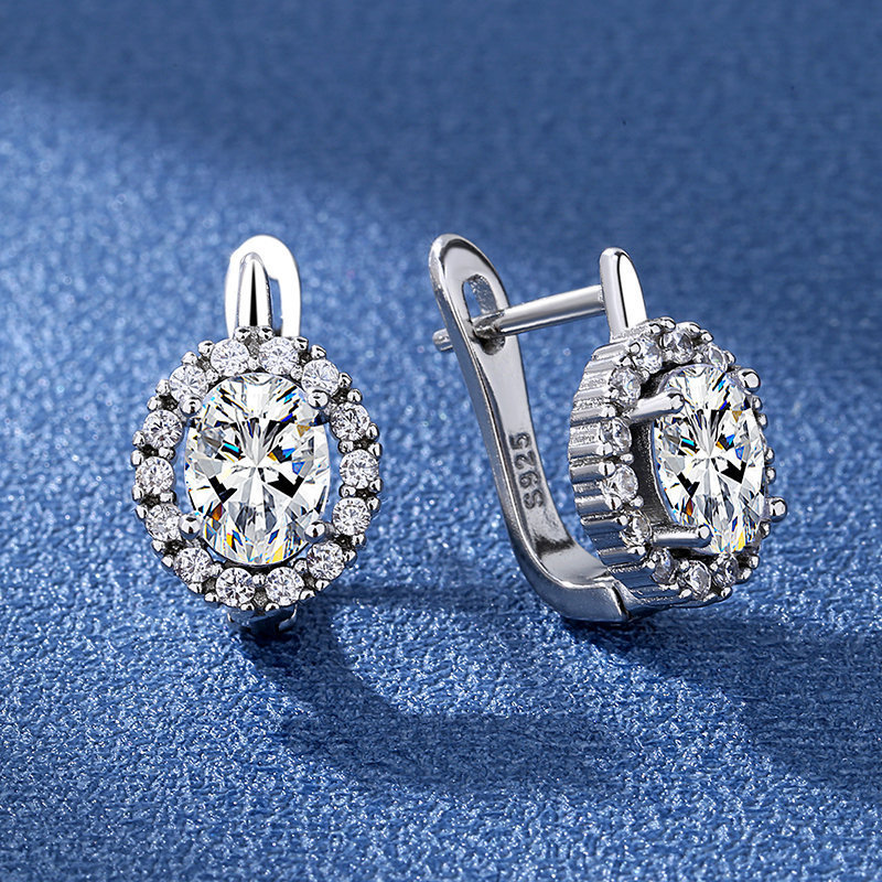 Light-Luxury Ear Clips in Platinum or 18 K Gold Finish Light-Luxury Ear Clips in Platinum or 18 K Gold Finish