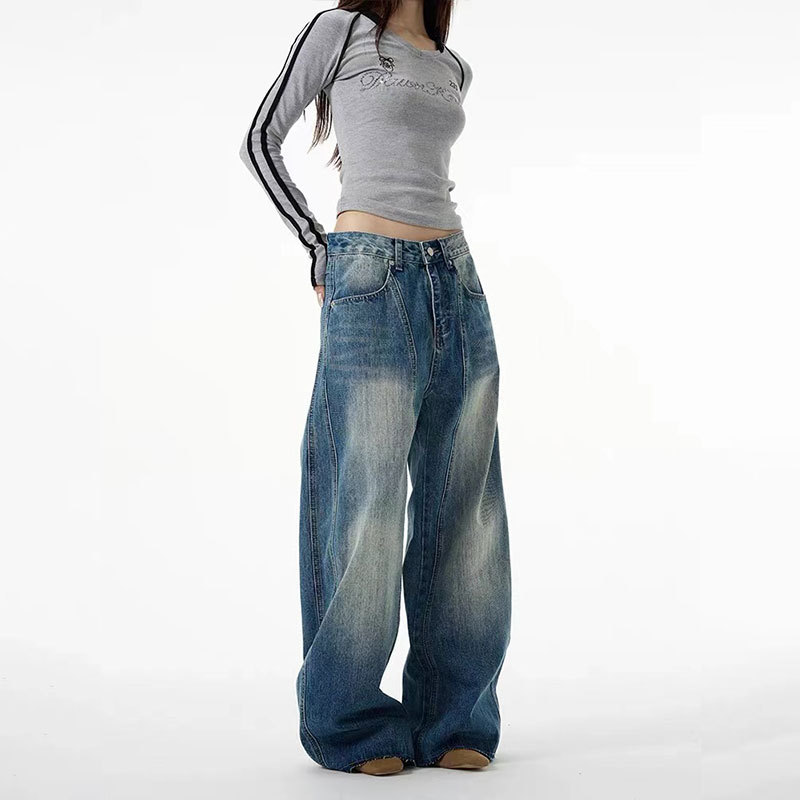 Banana-Shaped Deconstructed Curved Blade Jeans with 3 D Cut