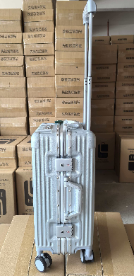 Factory wholesale 20-inch front-opening aluminum frame trolley case, stylish student carry-on suitcase with combination lock, gift set. Factory wholesale 20-inch front-opening aluminum frame trolley case, stylish student carry-on suitcase with combination lock, gift set.