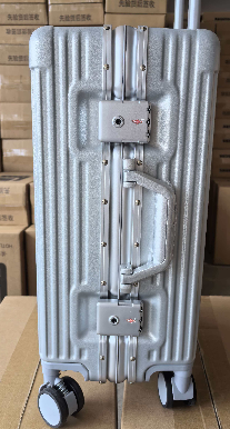 Factory wholesale 20-inch front-opening aluminum frame trolley case, stylish student carry-on suitcase with combination lock, gift set. Factory wholesale 20-inch front-opening aluminum frame trolley case, stylish student carry-on suitcase with combination lock, gift set.
