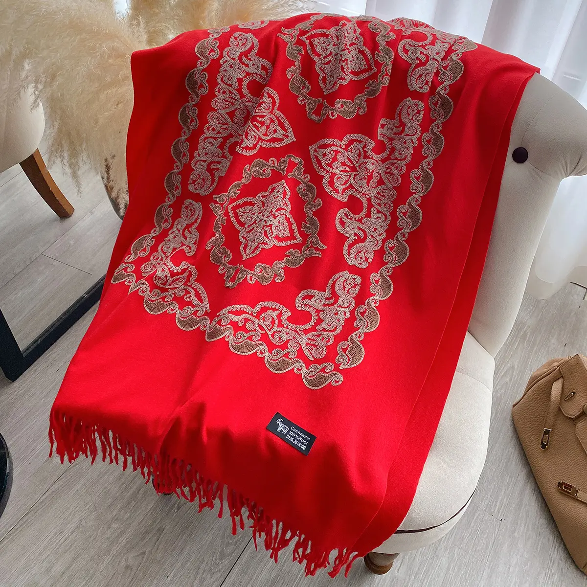 Warmth-Keeping Women’s Jacquard Embroidered Tassel Shawl