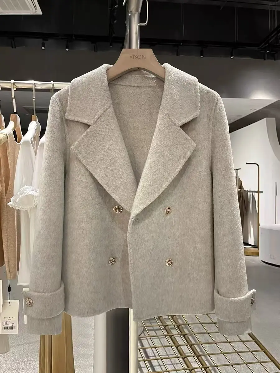 Elegant Women’s Wool Coat with Button Detail and 3 D Pattern Elegant Women’s Wool Coat with Button Detail and 3 D Pattern