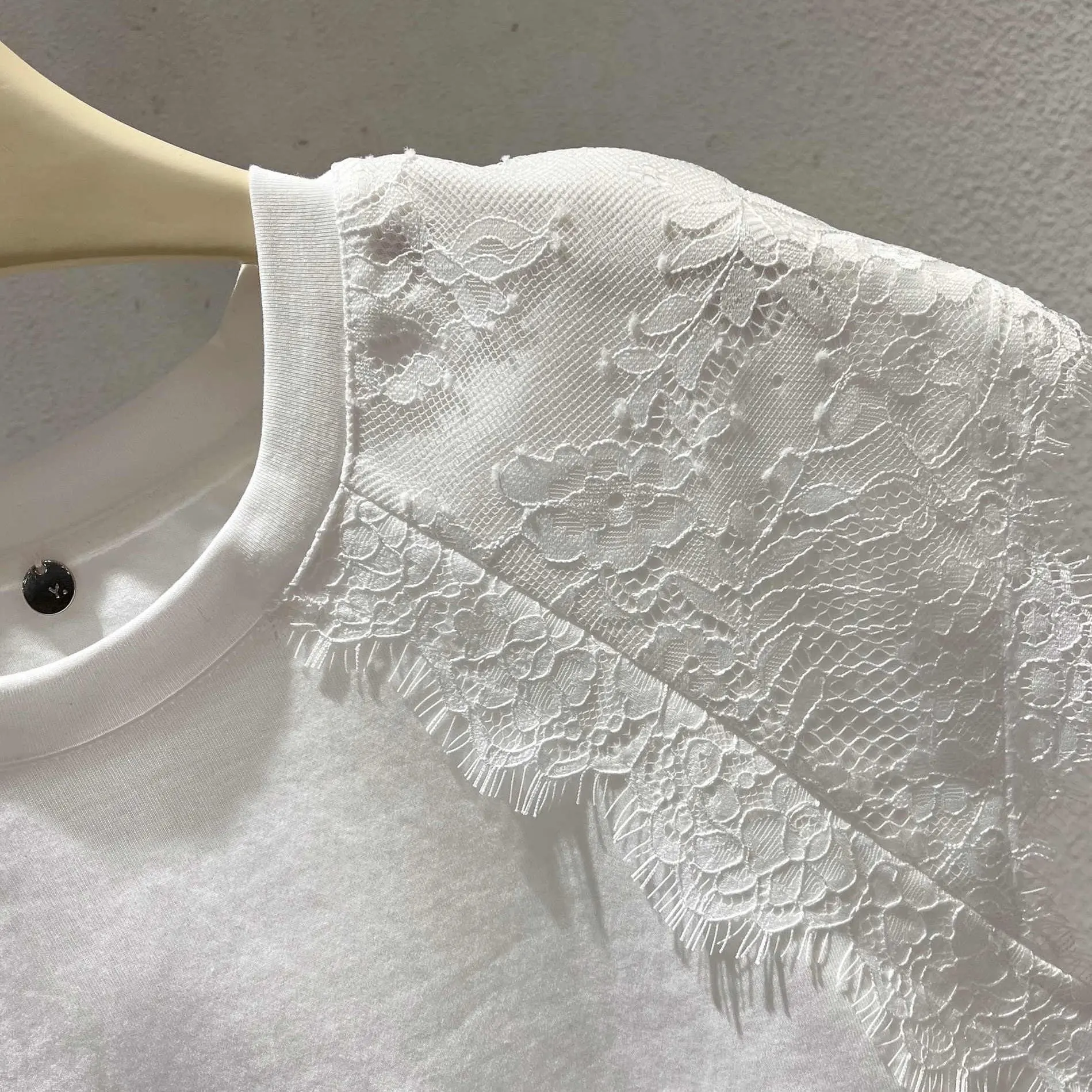 Simple Lace-spliced Round-neck Short Sleeves Simple Lace-spliced Round-neck Short Sleeves