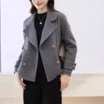 0b5295d1-5290-4622-a838-7ff7480d0e28.webp Elegant Women’s Wool Coat with Button Detail and 3 D Pattern