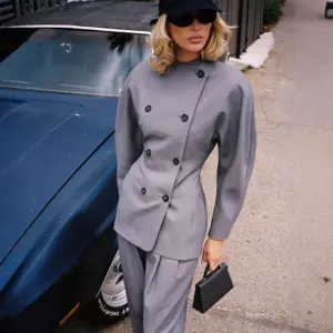 Simple, Professional-Style Solid-Colored Double-Breasted Horn-Button Sleeve Waist-Cinched Blazer