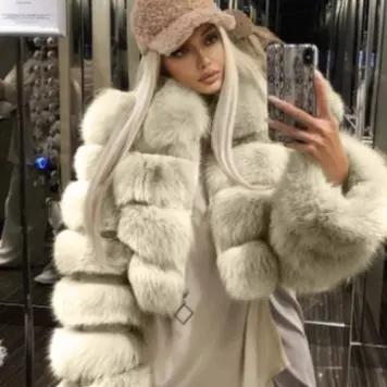 Women's Fur Coat Fox Fur Stitching Short Lapel Long Sleeve Coat Women's Fur Coat Fox Fur Stitching Short Lapel Long Sleeve Coat