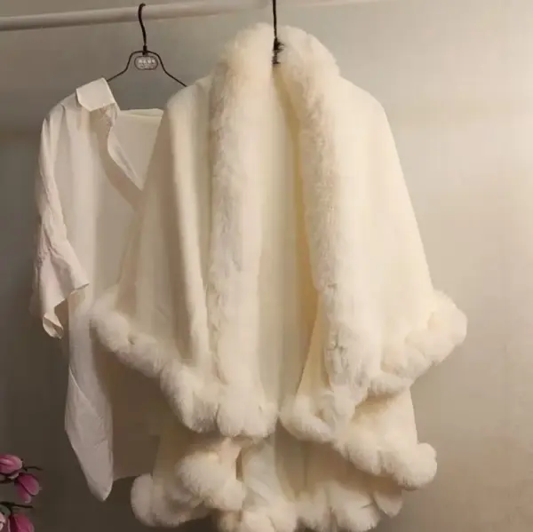 Thickened Knitted Cape With Furry Collar For FallWinter