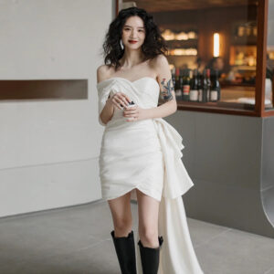 Lightweight White Sleeveless Short Wedding Dress with No Back