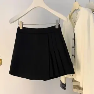 Loose-fitting Figure-flattering Versatile Wide-leg Pantskirt Shorts