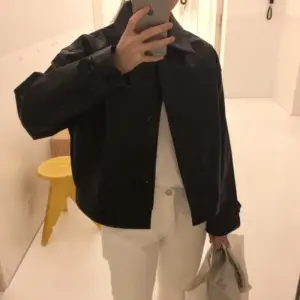 Matte Black Retro Leather Jacket with Loose Fit for Everyday