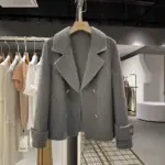 1118f3cb-d932-4084-b3ec-f6ade0dfabf7.webp Elegant Women’s Wool Coat with Button Detail and 3 D Pattern