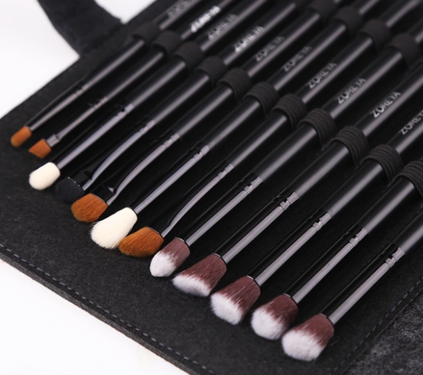 Softer Man-Made Fiber 18-Piece Makeup Brush Set, Black Softer Man-Made Fiber 18-Piece Makeup Brush Set, Black