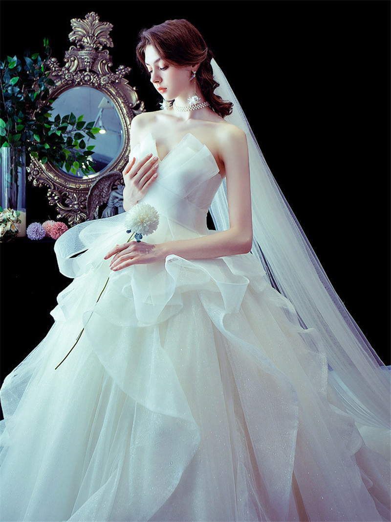 Long-Tail Starry Sky Wedding Dress with Straps - Polyester Long-Tail Starry Sky Wedding Dress with Straps - Polyester