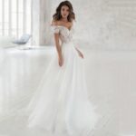 Lightweight Lace Wedding Dress with Thin Elegant Design