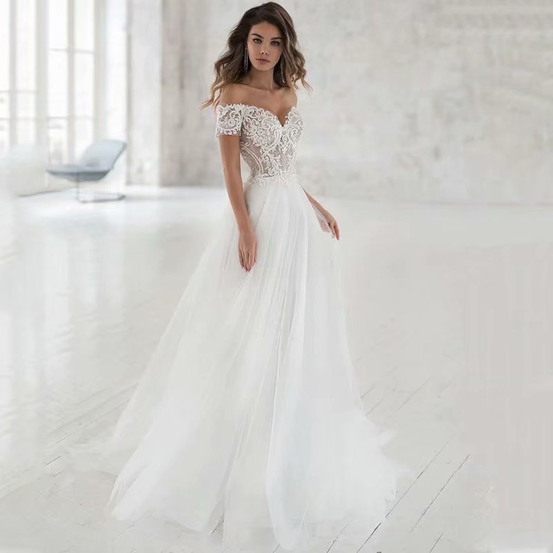 Lightweight Lace Wedding Dress with Thin Elegant Design