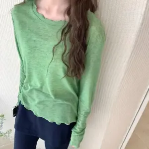 Women's Slim-fit Ruffled-neck Lightweight Top