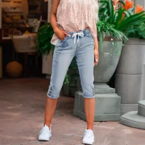 Butt-Lifting Cropped Denim Jeans for Women, Mid-Rise