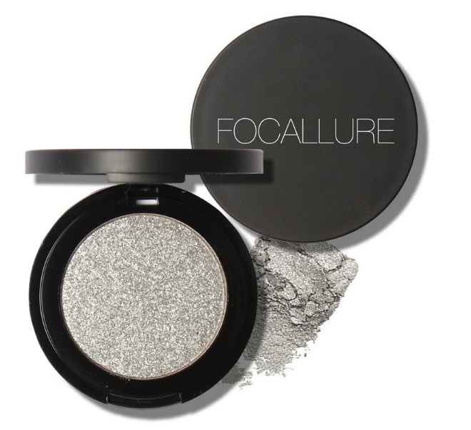 High-Payoff Glitter Eyeshadow Mix with Wet/Dry Shimmer