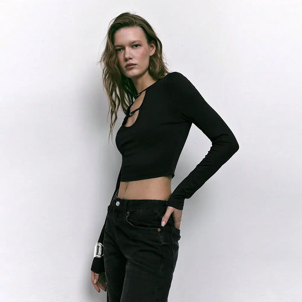 Wrinkle-Resistant Black Long Sleeve Slim-Fit Crop Top