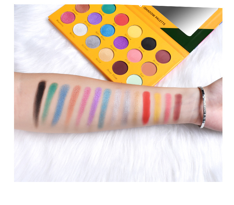 Build Matte & Pearly Eye Looks with 18-Color Eyeshadow Palette Build Matte & Pearly Eye Looks with 18-Color Eyeshadow Palette