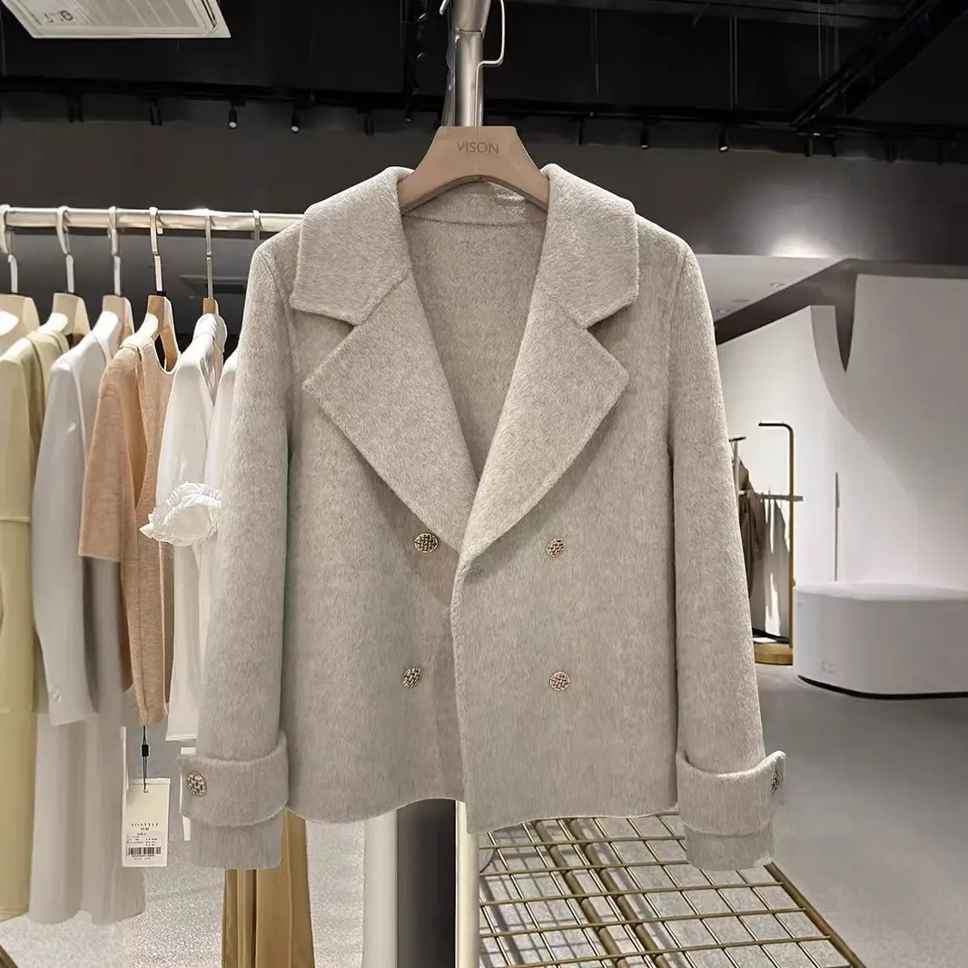 Elegant Women’s Wool Coat with Button Detail and 3 D Pattern Elegant Women’s Wool Coat with Button Detail and 3 D Pattern