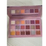 18-Color Earth Tone Eyeshadow Palette with Pearlescent Matte