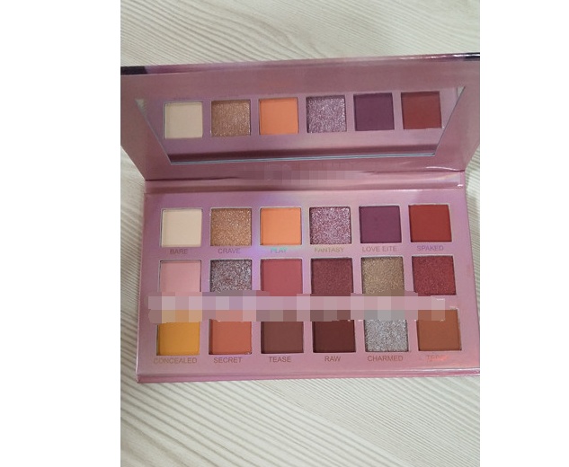18-Color Earth Tone Eyeshadow Palette with Pearlescent Matte