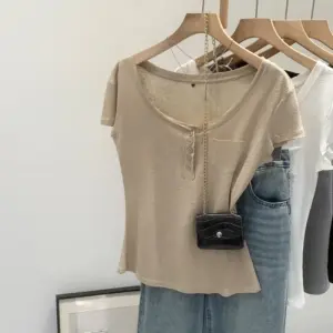 European-style High-end Chic Short-sleeve Top With Buttoned Pocket Detailing