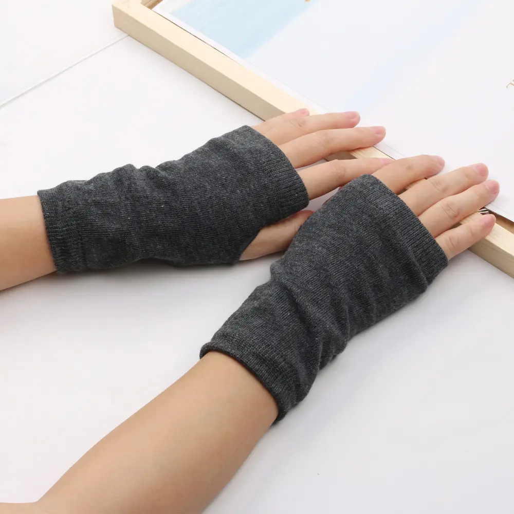 Lightweight Cotton Half-Finger Sports Gloves for Active Comfort Lightweight Cotton Half-Finger Sports Gloves for Active Comfort