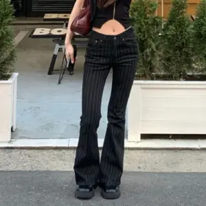 Figure-Flattering Low-Rise Striped Straight Jeans for Women