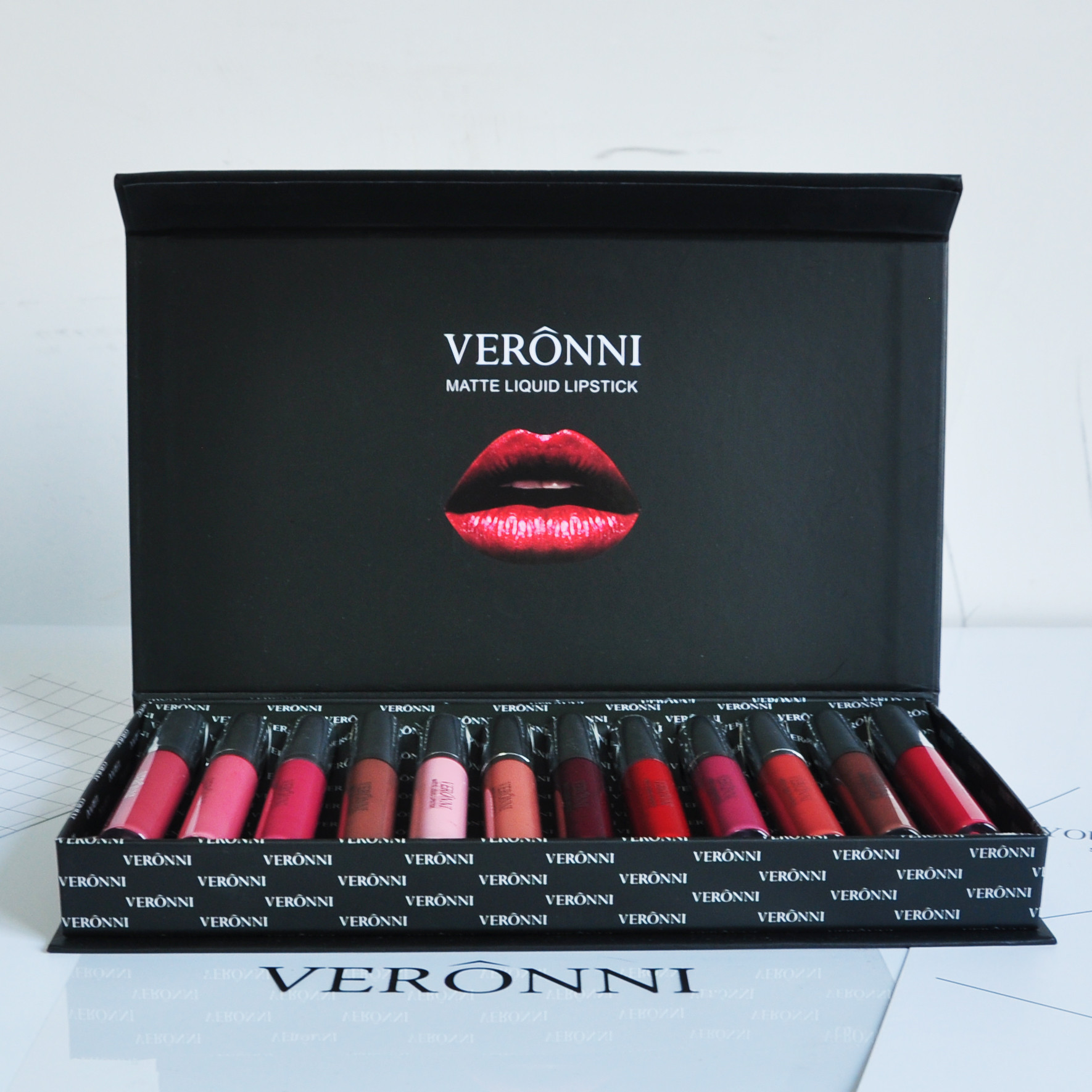 Long-Lasting 12 Lipstick Gift Box Set with Non-Stick Cup