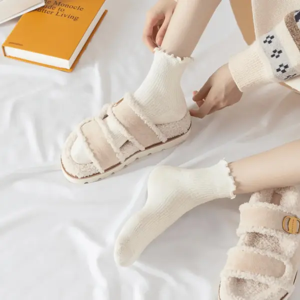 Womens Cute Pleated Ankle Socks Lightweight Cotton Socks