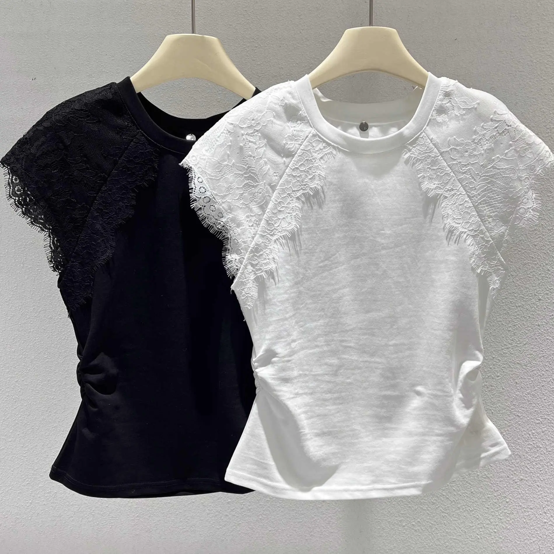 Simple Lace-spliced Round-neck Short Sleeves Simple Lace-spliced Round-neck Short Sleeves