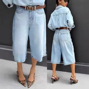 Slimming Light Blue Denim Bermuda Pants with Zip Closure