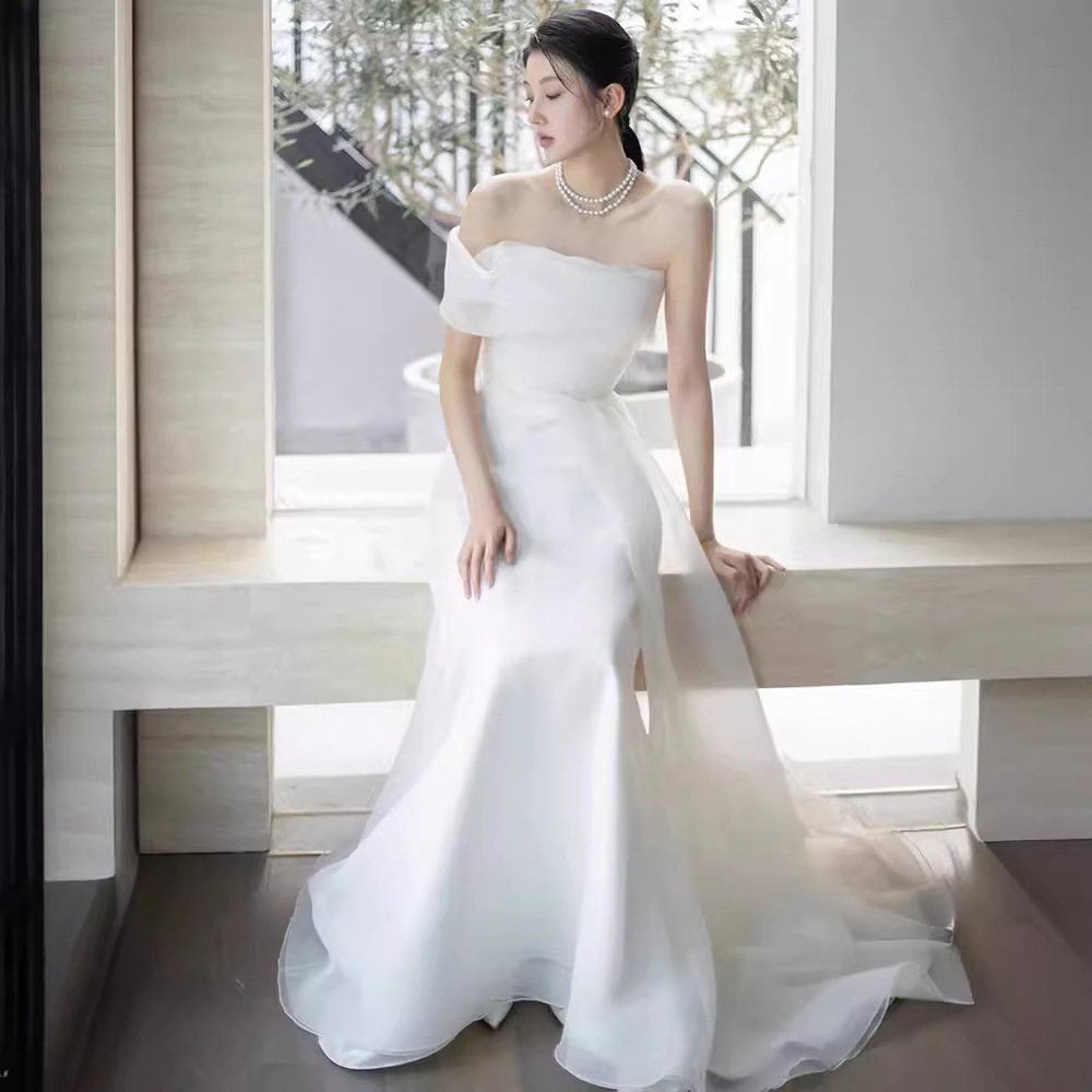 Off-Shoulder French Wedding Dress with High-Waist Fit Off-Shoulder French Wedding Dress with High-Waist Fit