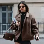 522c40cf-d85b-4601-8937-30c935efa0e8.webp Structured Suit-Collar Loose-Fit Women’s Leather Coat
