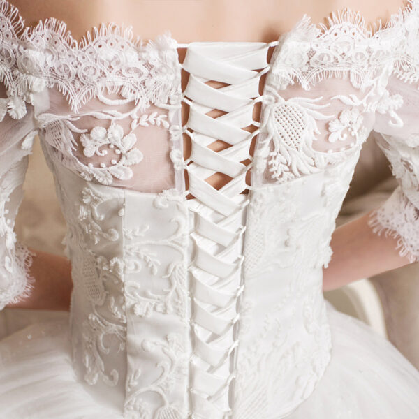 One-shoulder lace slim skirt One-shoulder lace slim skirt
