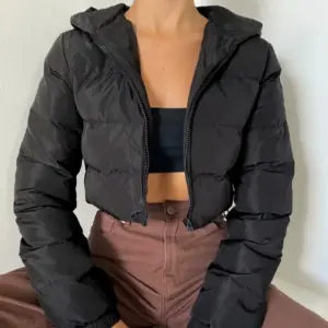 Warmth-Boosting Short Puffer Jacket for Women with Hood