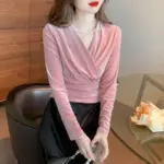 Flattering Slim-Fit V-Neck Cropped Puff Sleeve Top