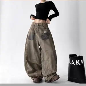 Loose-fit Wide-leg Pants With A Curved Hem For Women