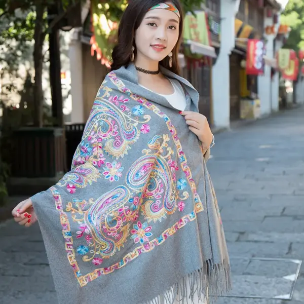Warmth-Boosting Embroidered Cashmere Scarf, Great Wall Pattern
