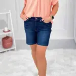 6e8ccedd-97e5-4541-a4ee-644ffe428bf0.webp Everyday Comfort Cotton Denim Shorts with Mid-Rise Waist